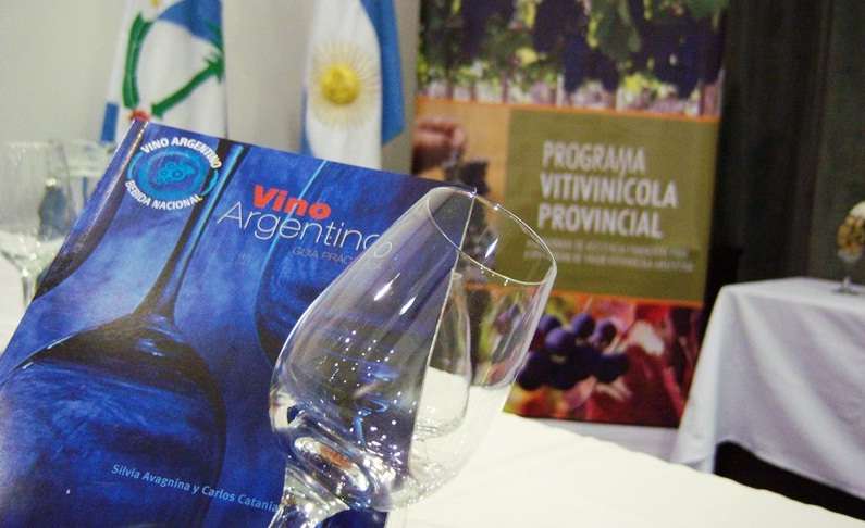 Exitoso inicio del curso de degustación de vinos | Neuquén Informa
