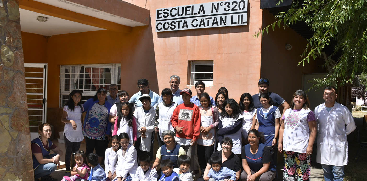 Para difundir el programa de becas, Rolando Figueroa visitó la Escuela Nº320 de Costa Catan Lil thumbnail