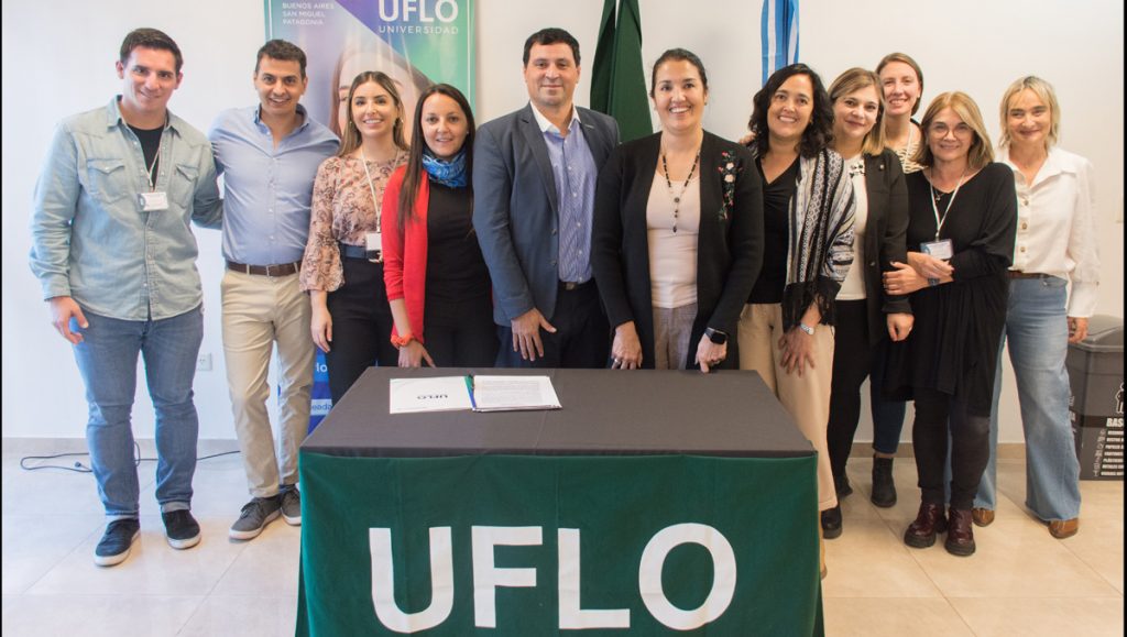 Suman estudiantes de la UFLO a la evaluación de las becas Gregorio Álvarez thumbnail