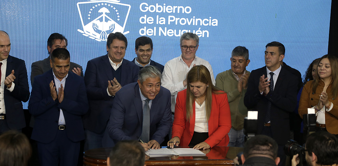 Figueroa encabezó el lanzamiento del nuevo plan habitacional de Neuquén thumbnail